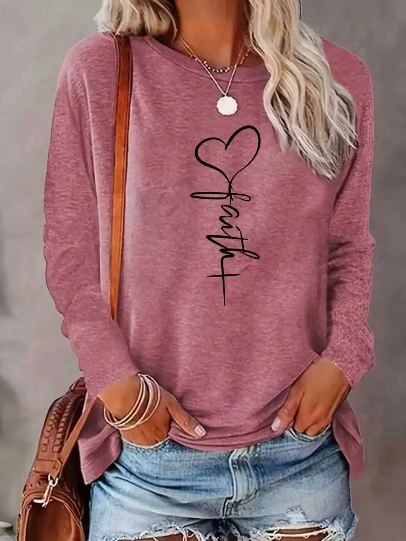 Blusa Feminina de Manga Longa Solta com Decote Redondo Elegante em Poliéster Tricotado com Padrão de Corações para Outono e Inverno