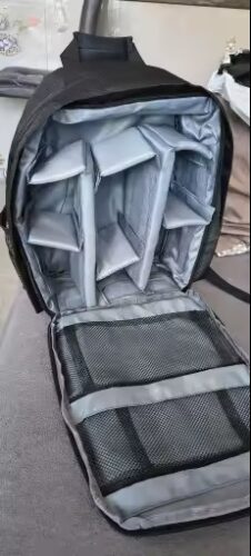 mochila cinza