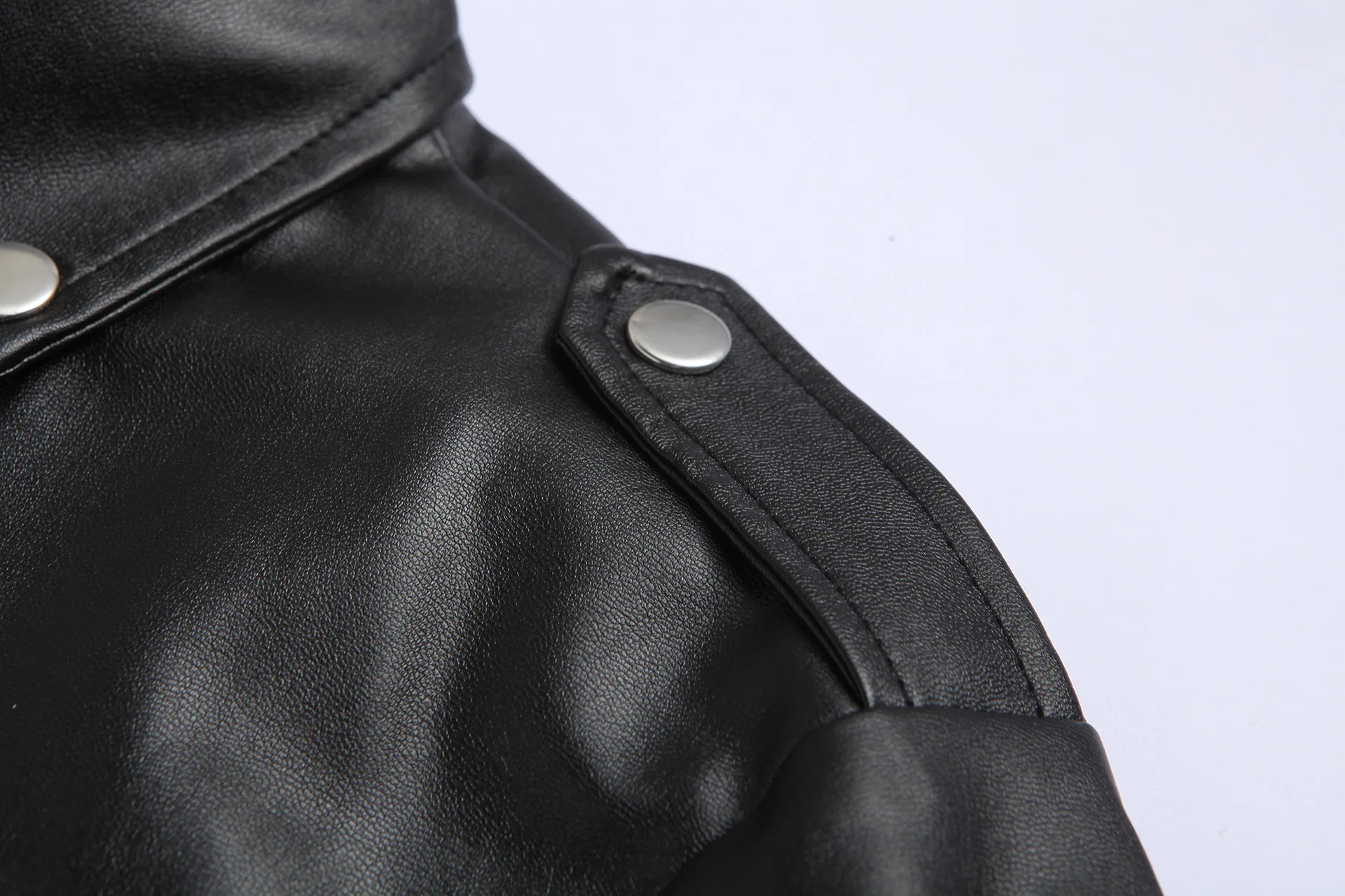 Jaqueta de Couro PU Masculina Slim Fit Motociclista com Gola - Imagem 4